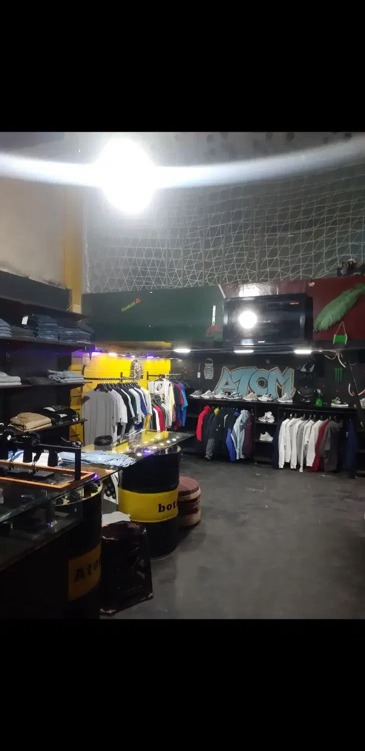 مغازه ۲۸ متری با بالکن|اجارهٔ مغازه و غرفه|ملارد, |دیوار