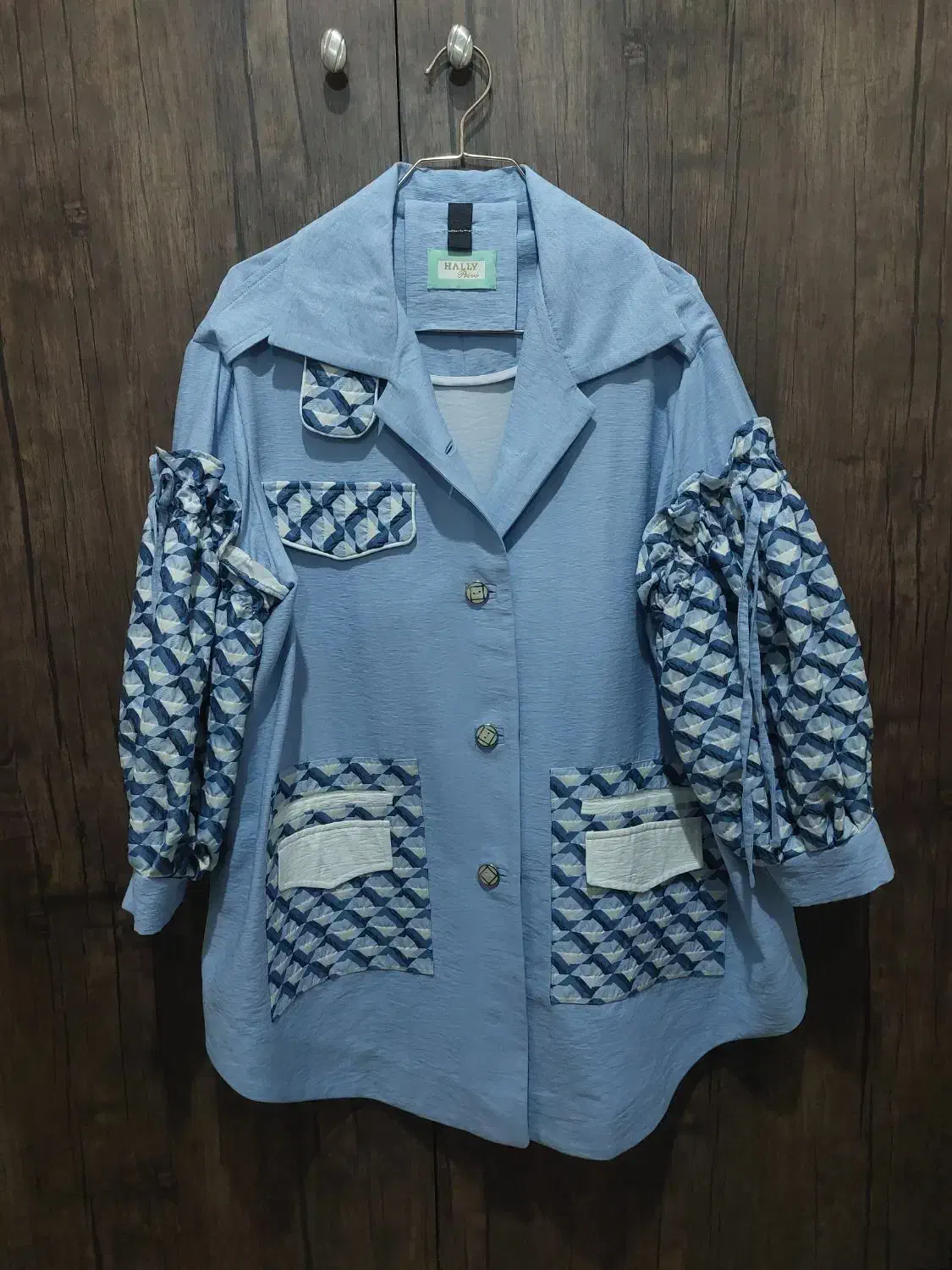 مانتو کتی|لباس|رشت, پیرسرا|دیوار