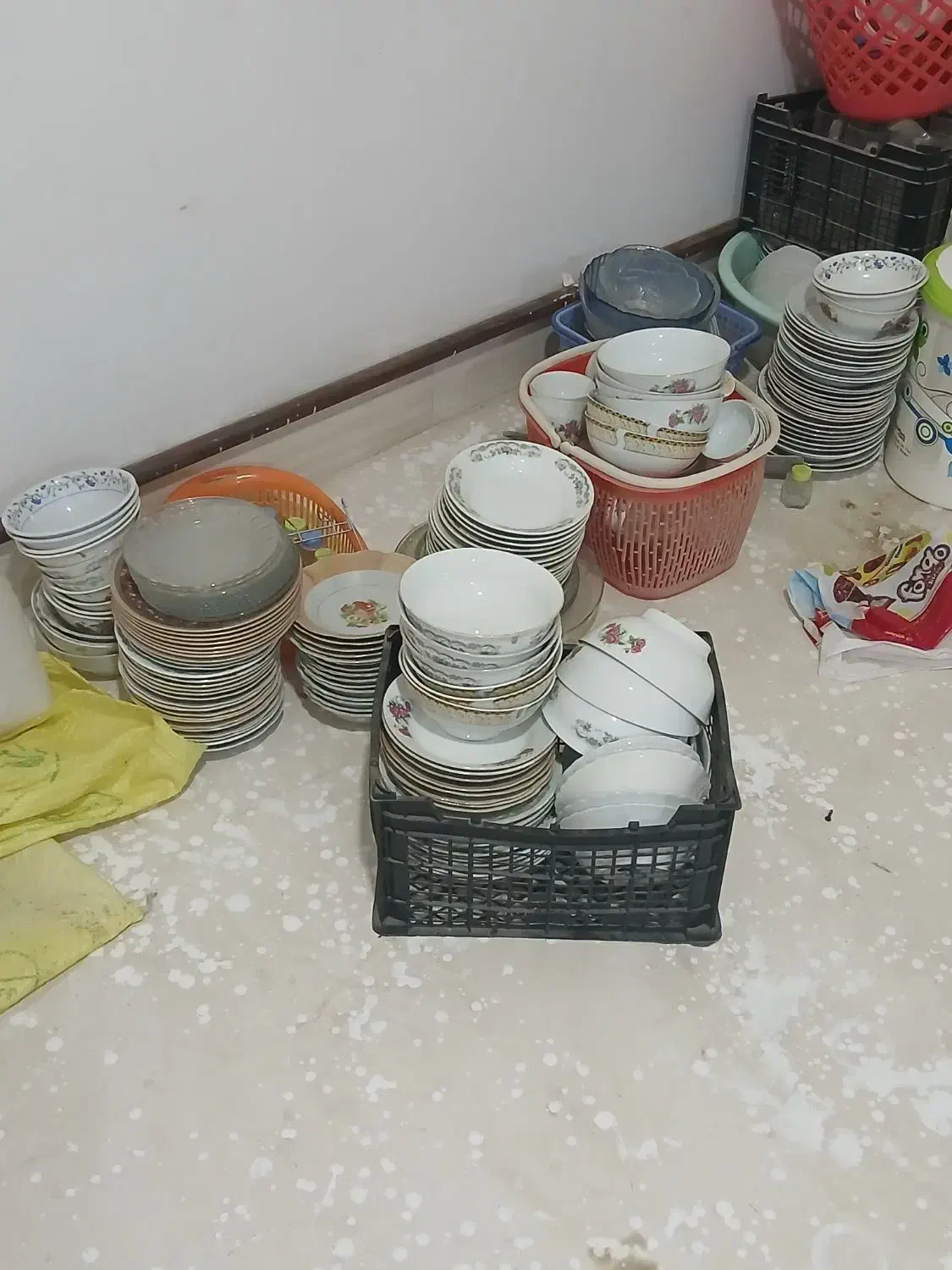 کاسه و بشقاب چینی|ظروف سرو و پذیرایی|تبریز, |دیوار