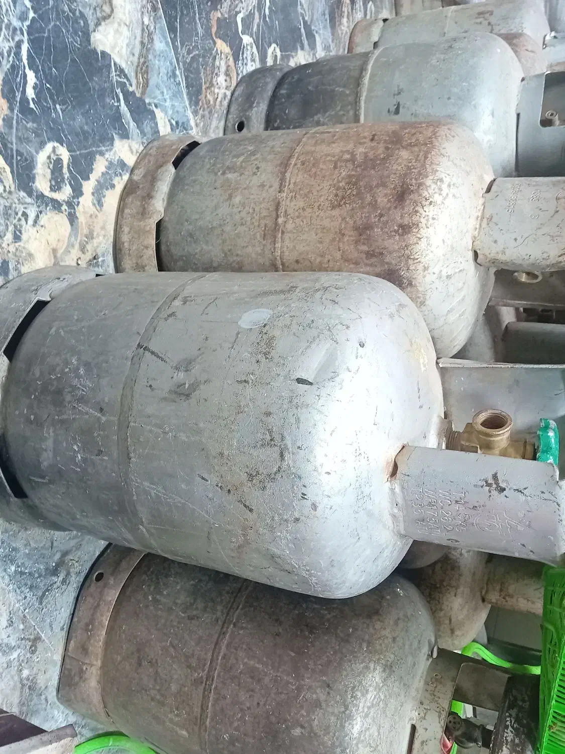 کپسول گاز بوتان|اجاق گاز و لوازم برقی پخت‌وپز|صحنه, |دیوار