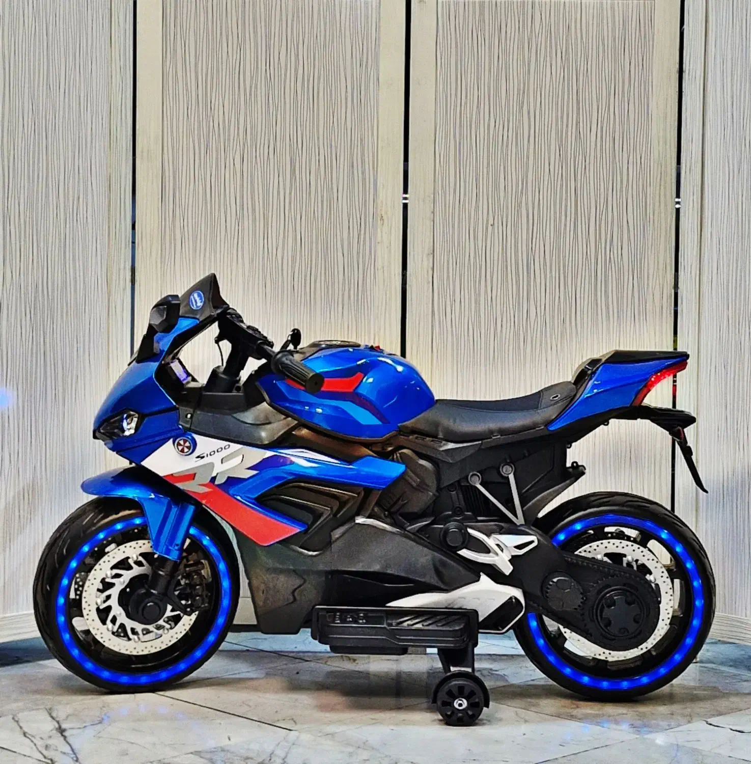 ماشین شارژی موتورشارژی جدیداسپرت لاستیک چراغ دار|اسباب‌‌بازی|تهران, پرستار|دیوار