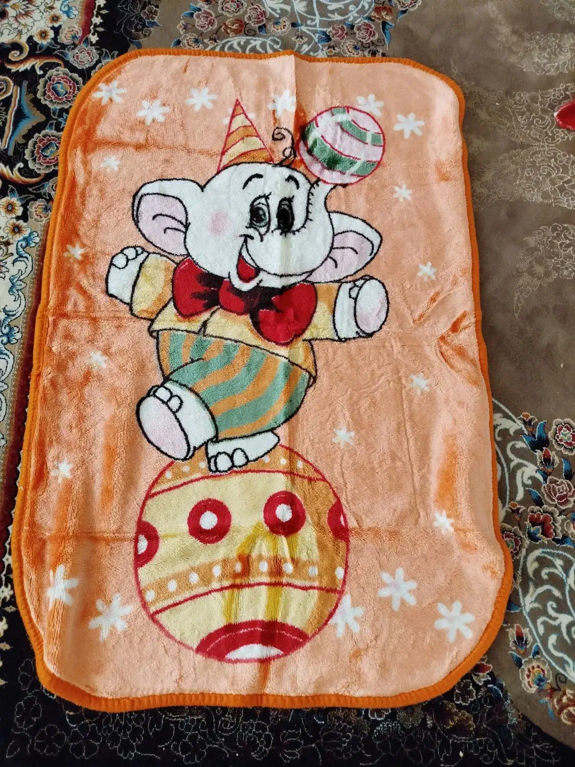 پتوی بچگونه|رختخواب، بالش، پتو|دره شهر, |دیوار