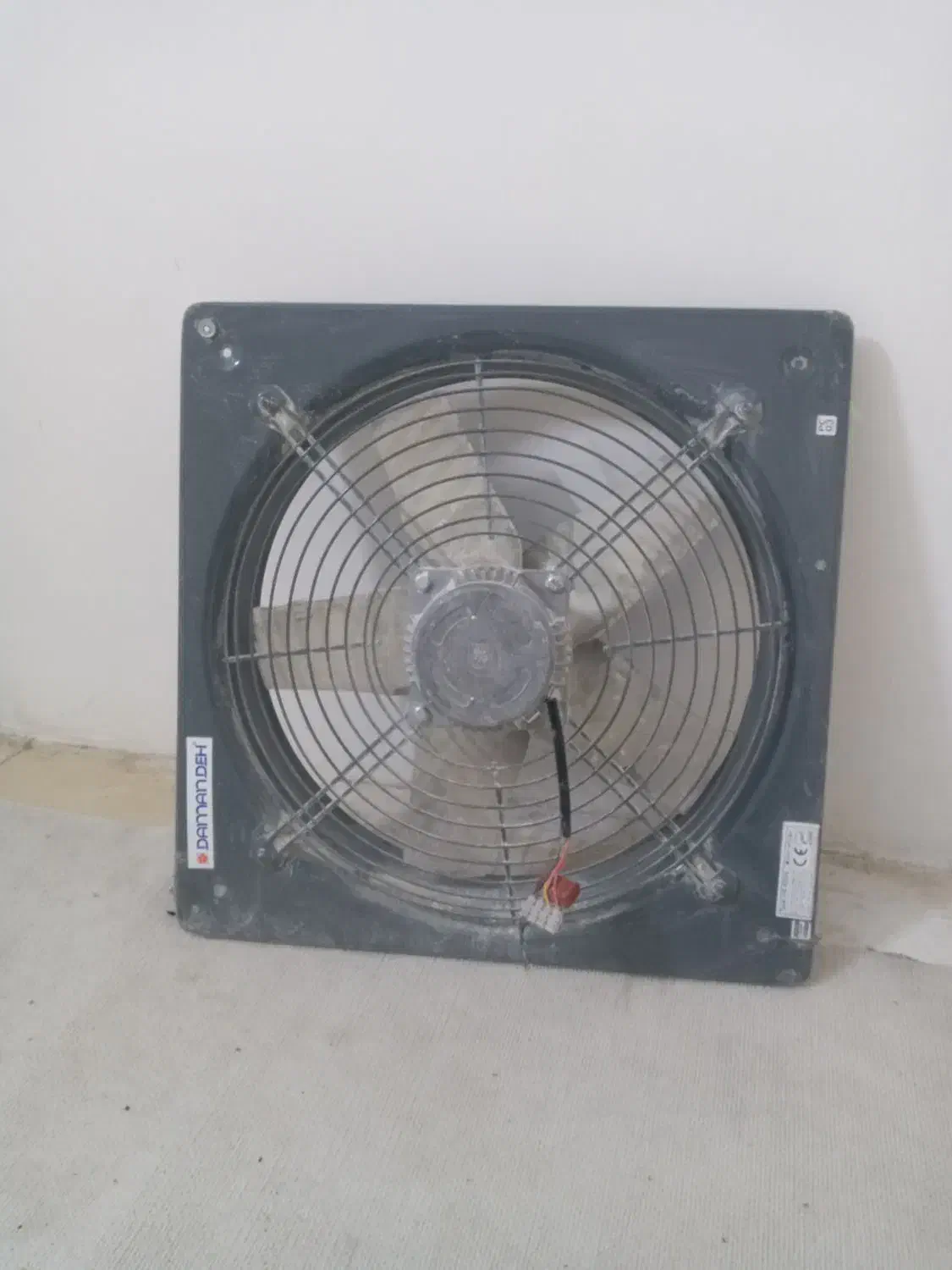 فن ۶۰×۶۰|پنکه و تصفیهکنندهٔ هوا|گلبهار, شهر جدید گلبهار|دیوار