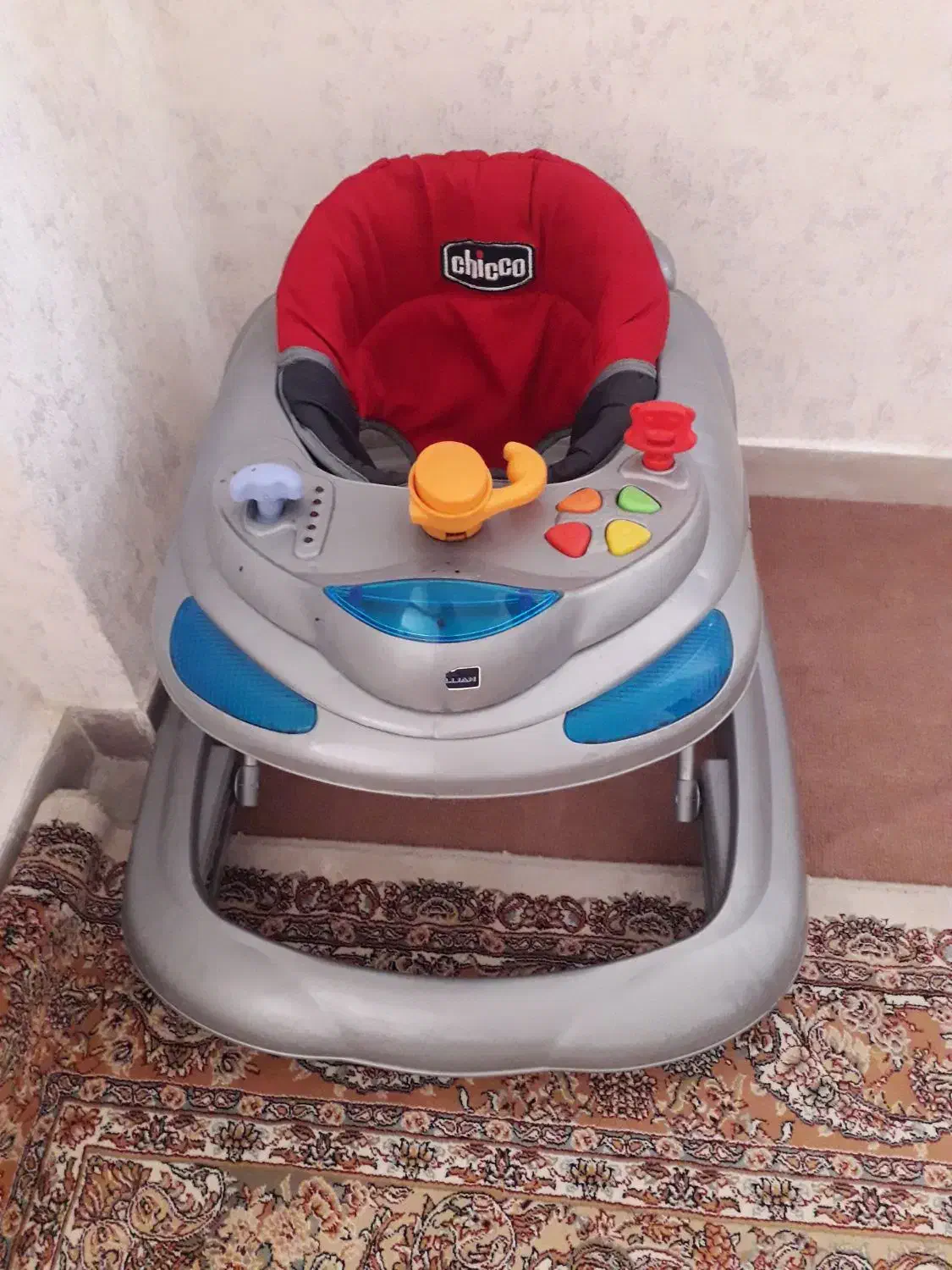 روروئک،کریر ،دو عدد قنداق و گهواره لرزشی|اسباب و اثاث بچه|ری, شهادت|دیوار