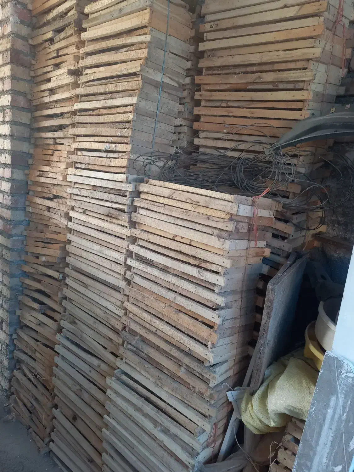 کندو وقوطی وبدنه|لوازم جانبی حیوانات|ماکو, |دیوار