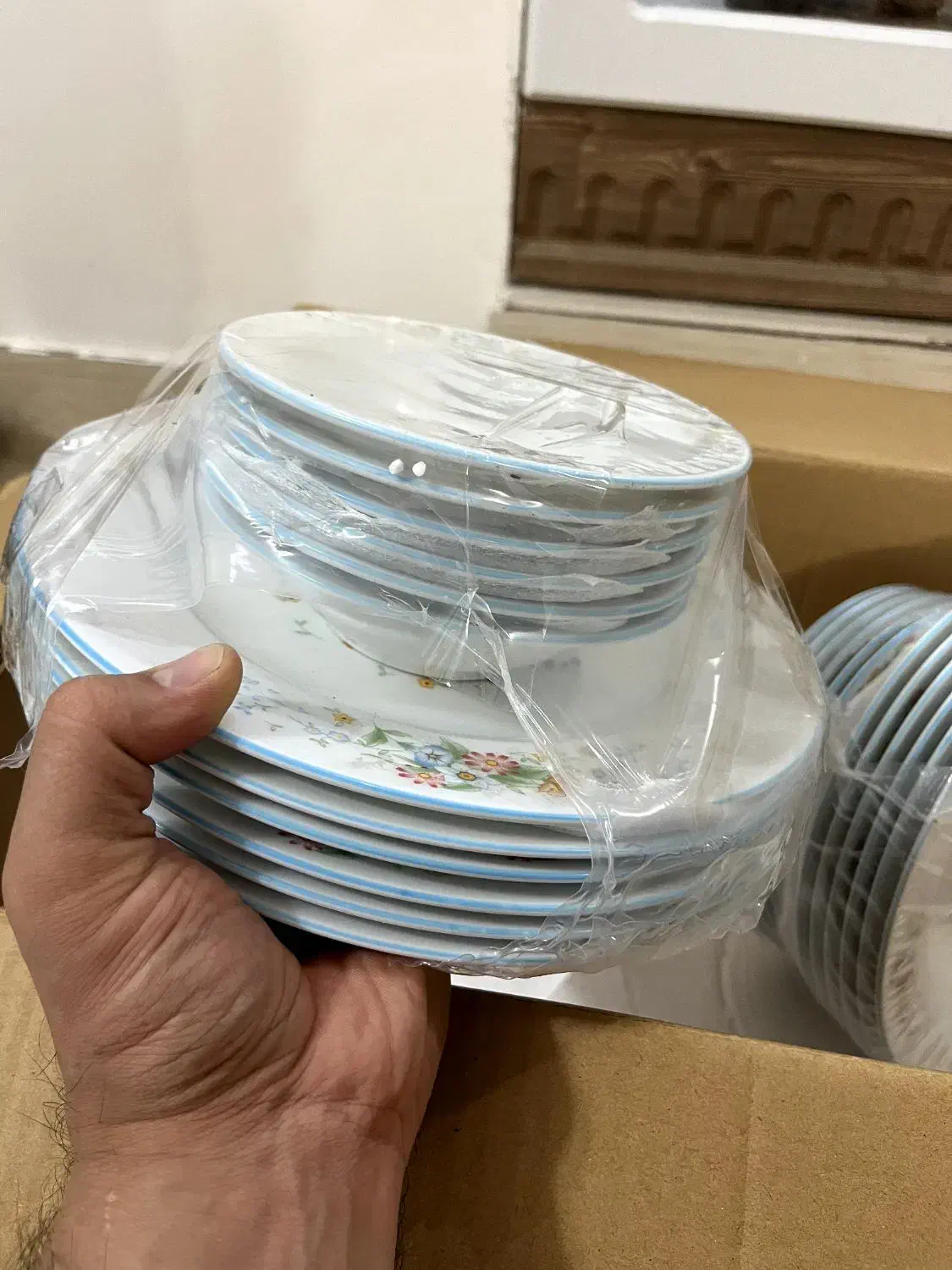 سرویس چینی ایتالیا زرین|ظروف سرو و پذیرایی|مینودشت, |دیوار