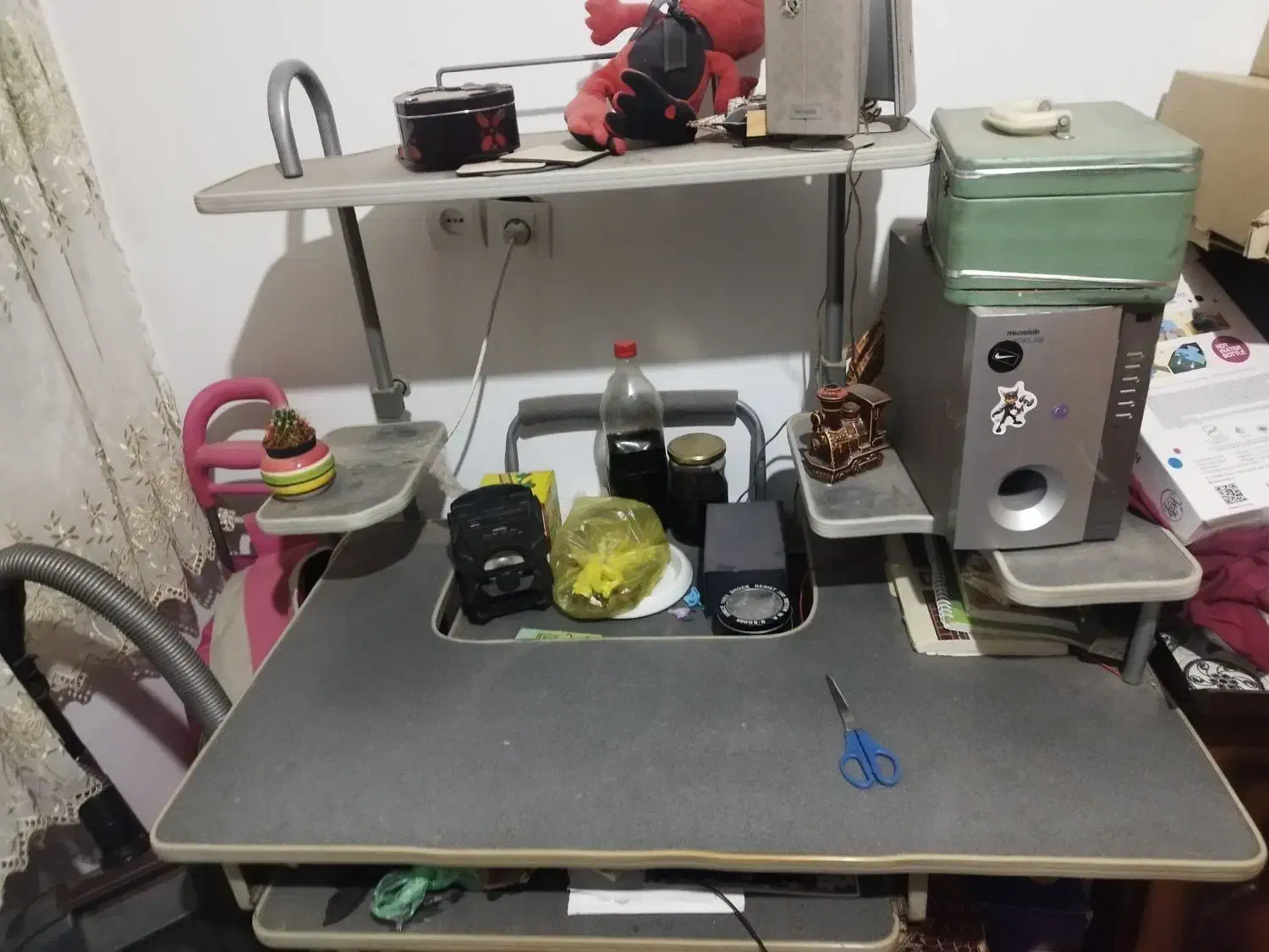 میز کامپیوتر|میز تحریر و کامپیوتر|صدرا-فارس, فاز ۱|دیوار