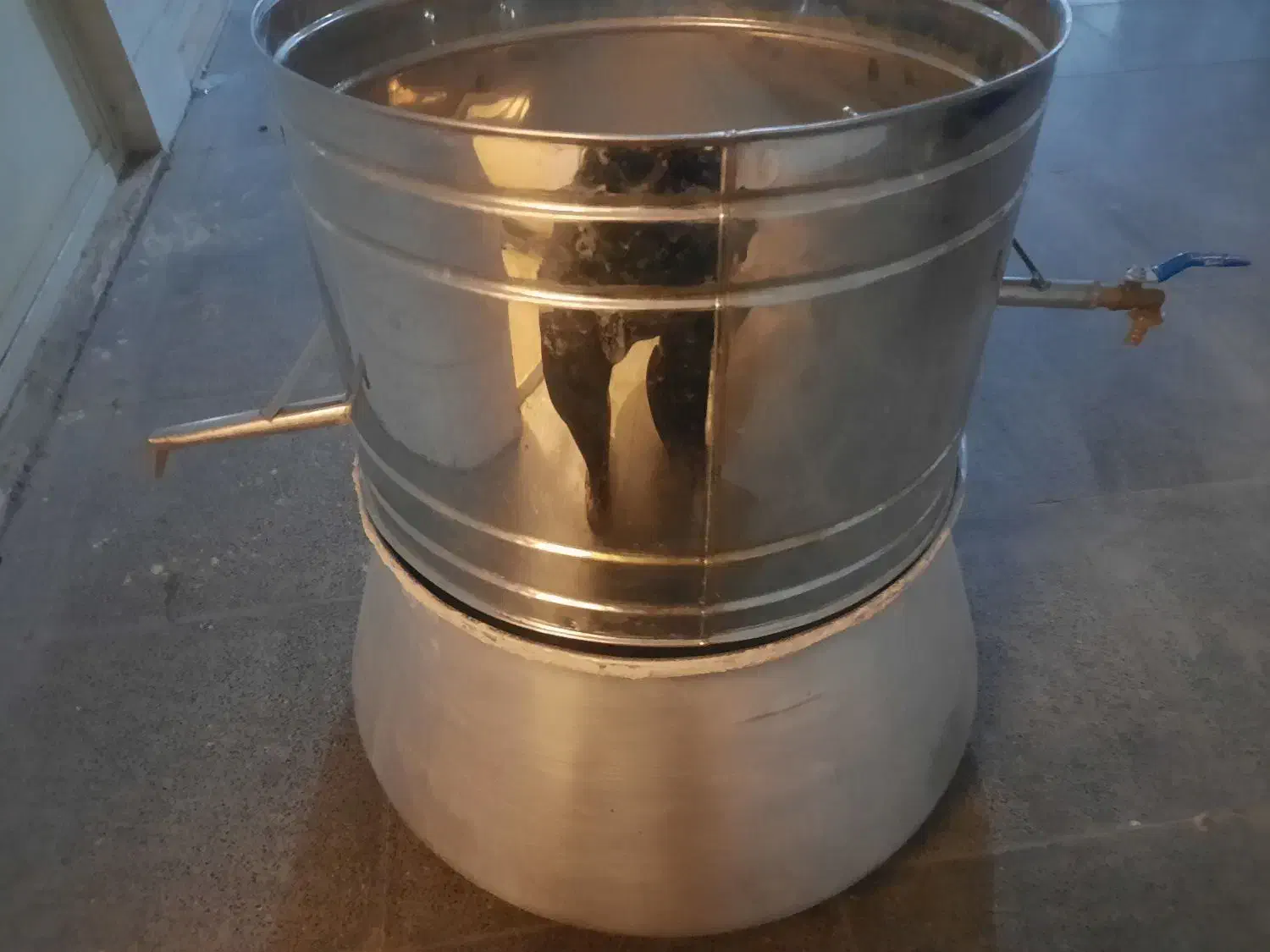 دیگ گلاب گیری در حد نو|ظروف پخت‌وپز|یزد, |دیوار