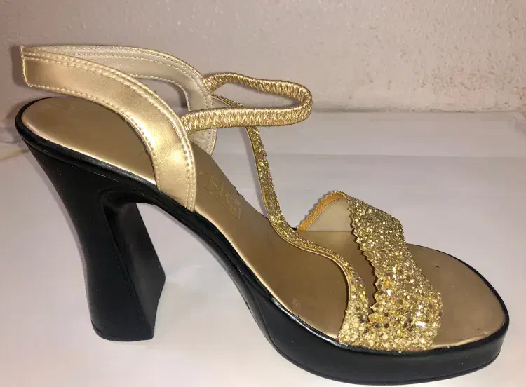 صندل مجلسی به رنگ طلایی|کیف، کفش، کمربند|اصفهان, آبشار|دیوار