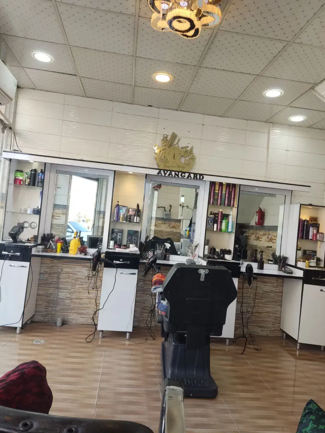 دکور آرایشگاه|آرایشگاه و سالنهای زیبایی|مرودشت, ژیان|دیوار