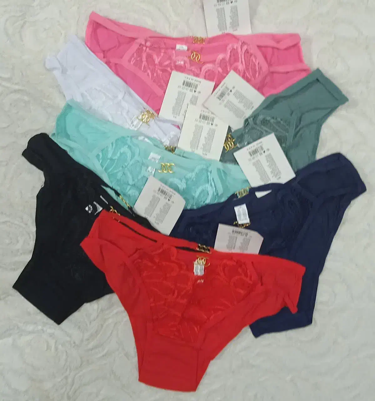 لباس زیر بانو|لباس|اصفهان, لیمجیر|دیوار