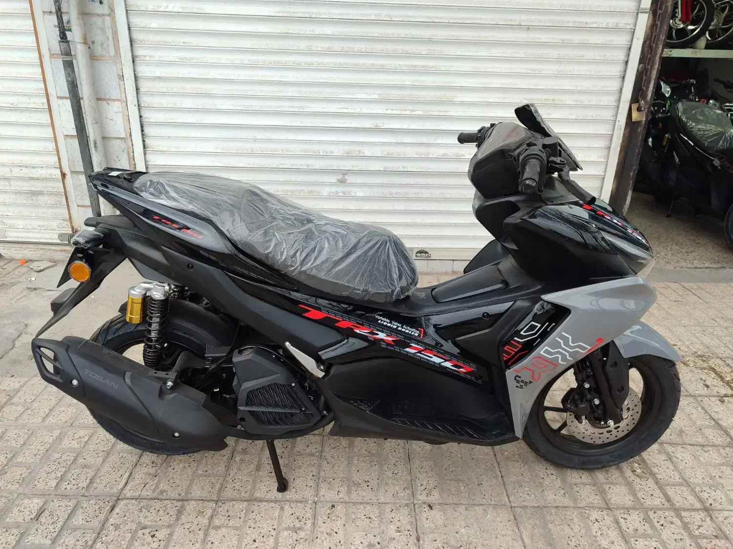 ایروکس توسن ( نمایشگاه علیرضا غلامی)|موتورسیکلت|مشهد, جلالیه|دیوار