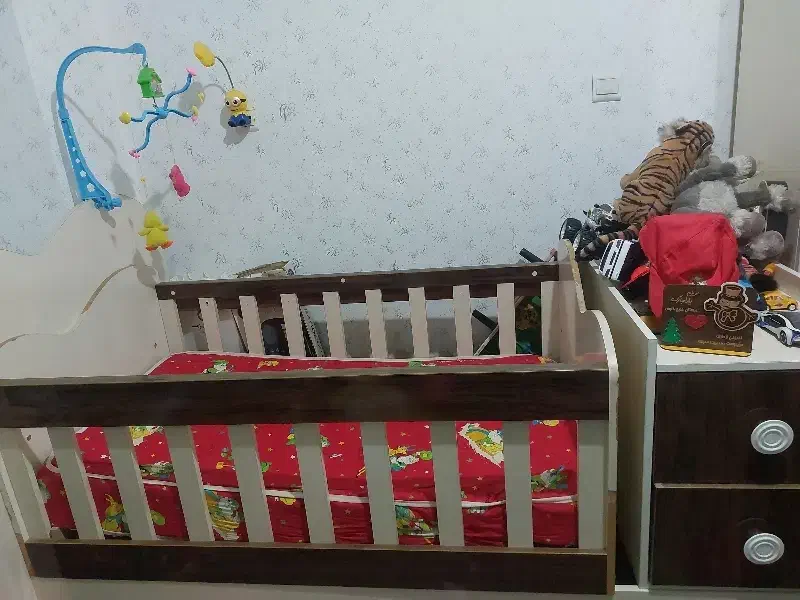 تخت کودک|تخت و صندلی بچه|خوی, |دیوار