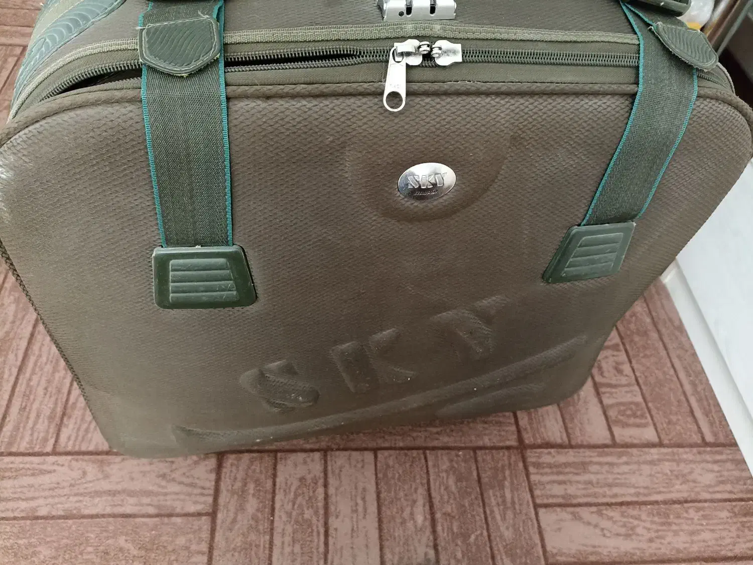 چمدان|کیف، کفش، کمربند|سمنان, |دیوار