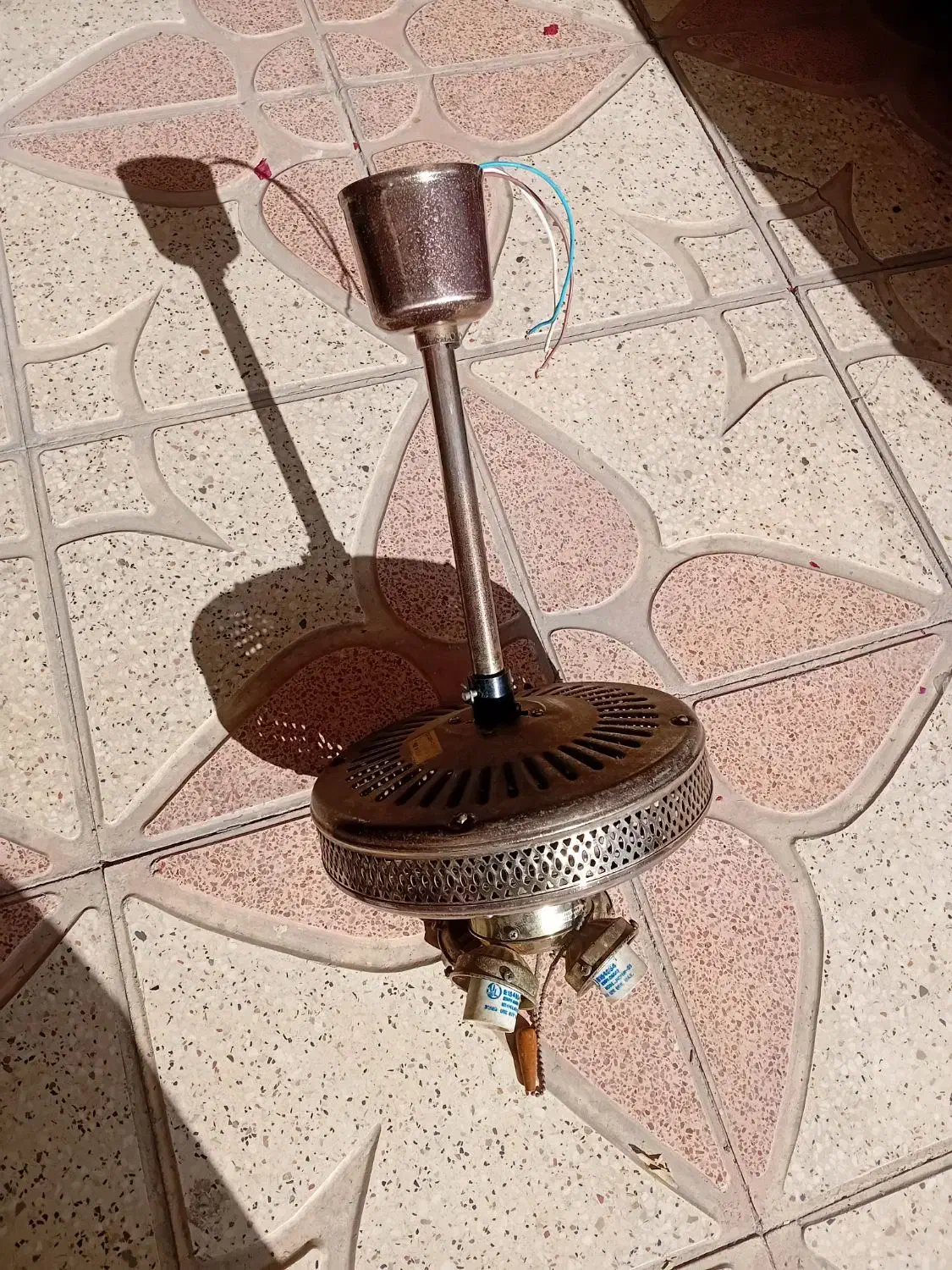 پنکه سقفی ریموت دار با چراغ و۳ پروانه|پنکه و تصفیه‌کنندهٔ هوا|اصفهان, بوستان کوهستانی صفه|دیوار