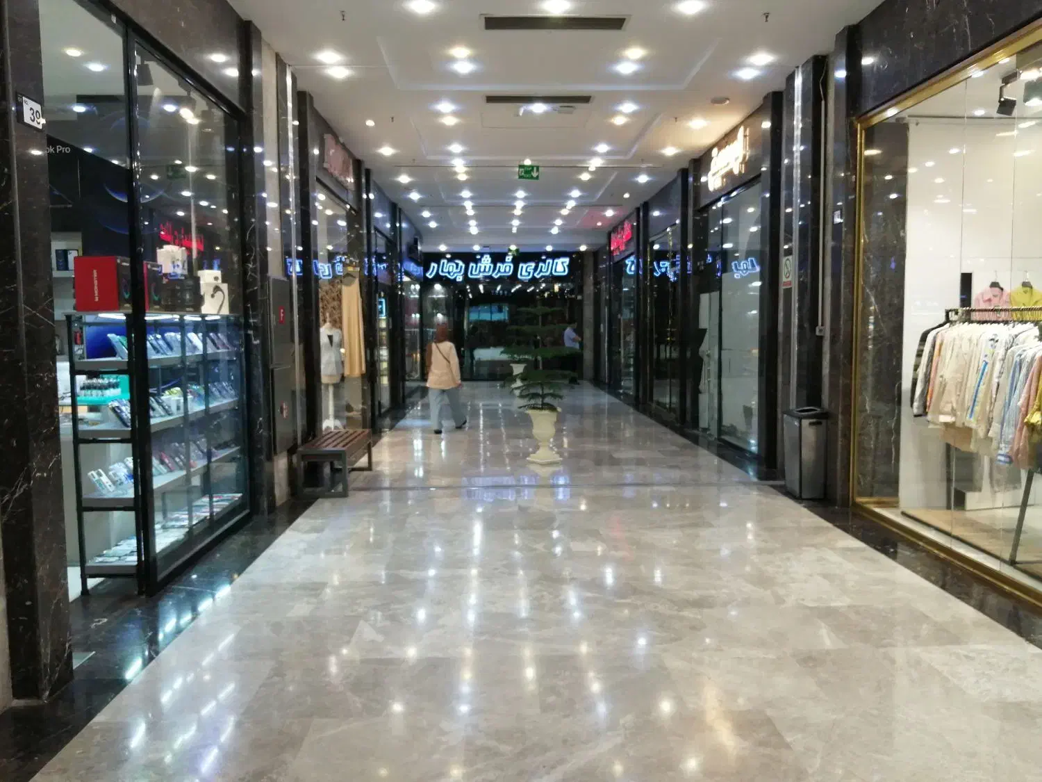 اجاره تجاری/21متر+21مترانباری/شهرک غرب/تاپ لوکیشن|اجارهٔ مغازه و غرفه|تهران, سیمای ایران|دیوار