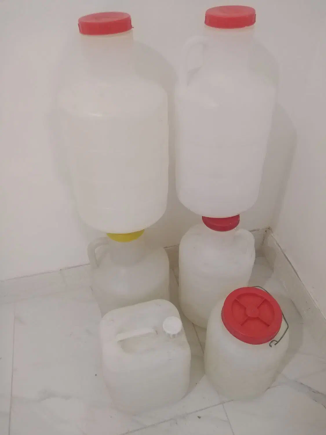 دبه خیار شور و 10 لیتری همه با هم 150 تومان|ظروف نگهدارنده، پلاستیکی، یکبارمصرف|تبریز, |دیوار