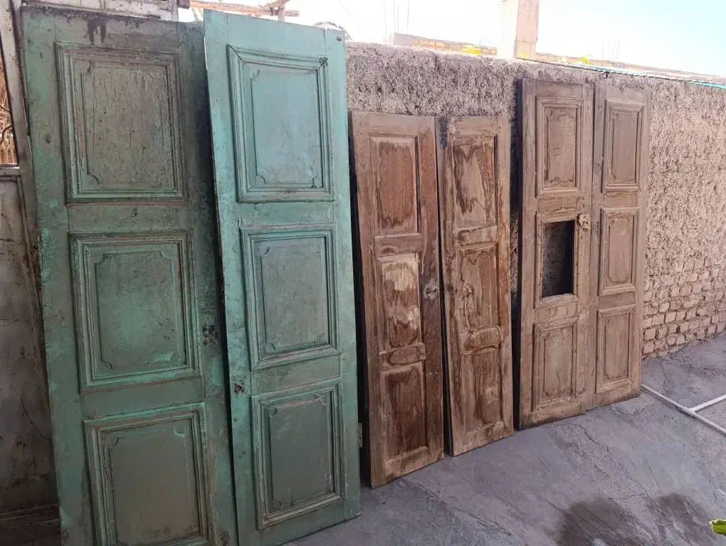 در چوبی عتیقه100 ساله برای بوم گرد|کلکسیون اشیاء عتیقه|کرمان, |دیوار