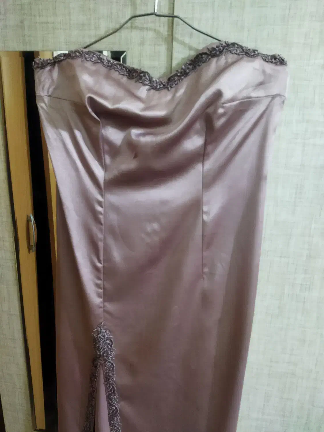 لباس مجلسی|لباس|مشهد, تربیت (صدف)|دیوار