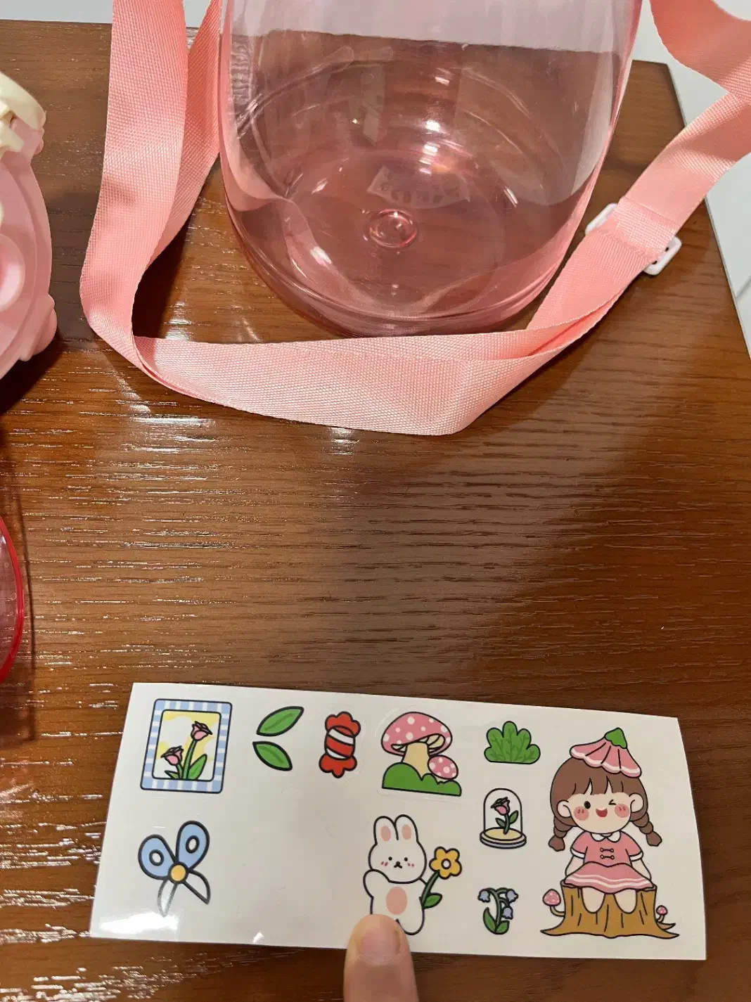 قمقمه آب|ظروف نگهدارنده، پلاستیکی، یک‌بارمصرف|ایلام, |دیوار