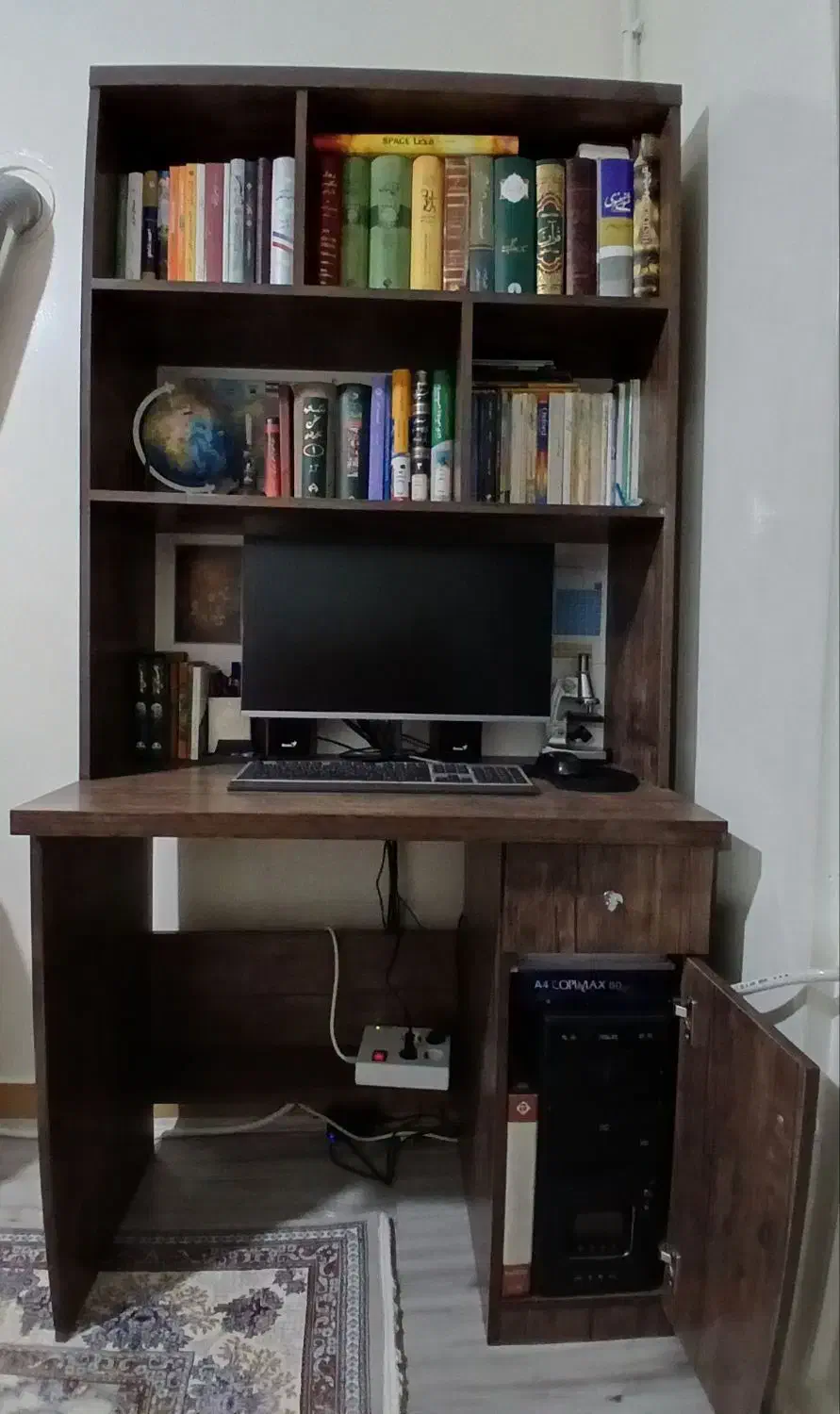 کتابخانه و میز کامپیوتر|کتابخانه، شلف، قفسه‌های دیواری|اندیشه, اندیشه فاز ۱|دیوار