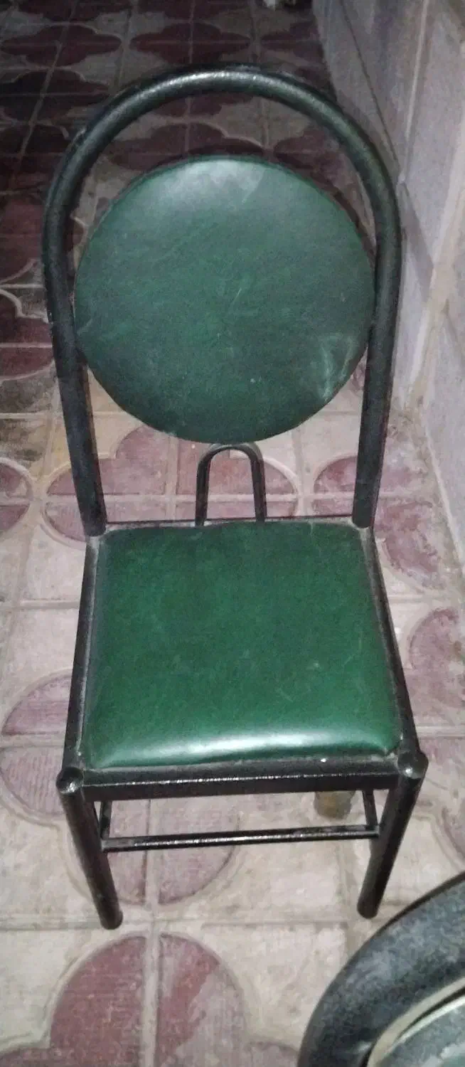 صندلی و میز|مبلمان اداری|شیراز, فرهنگ شهر|دیوار
