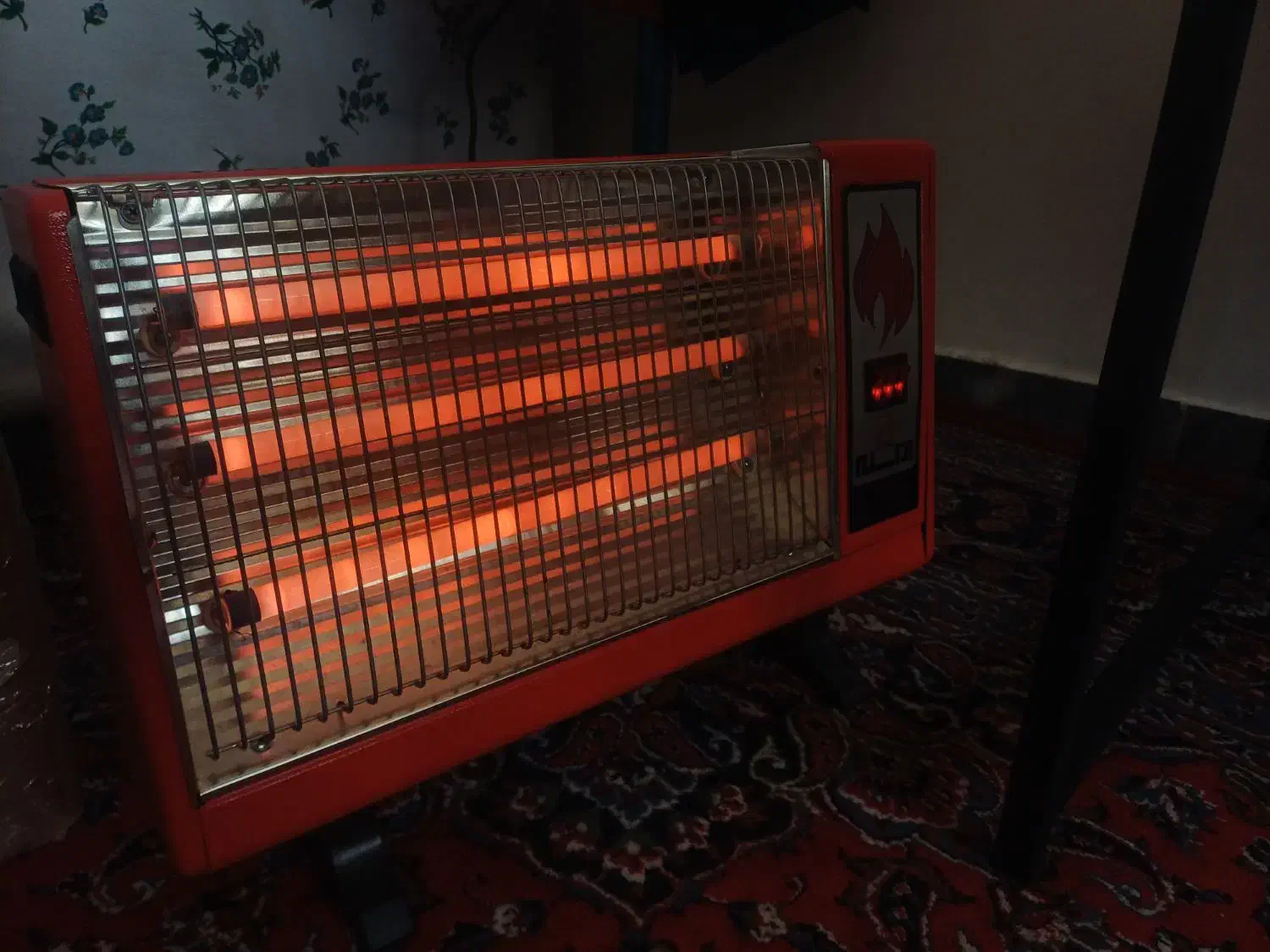 بخاری برقی رومیزی آراسته-سالم-کارتن دارد|بخاری، هیتر، شومینه|تکاب, |دیوار