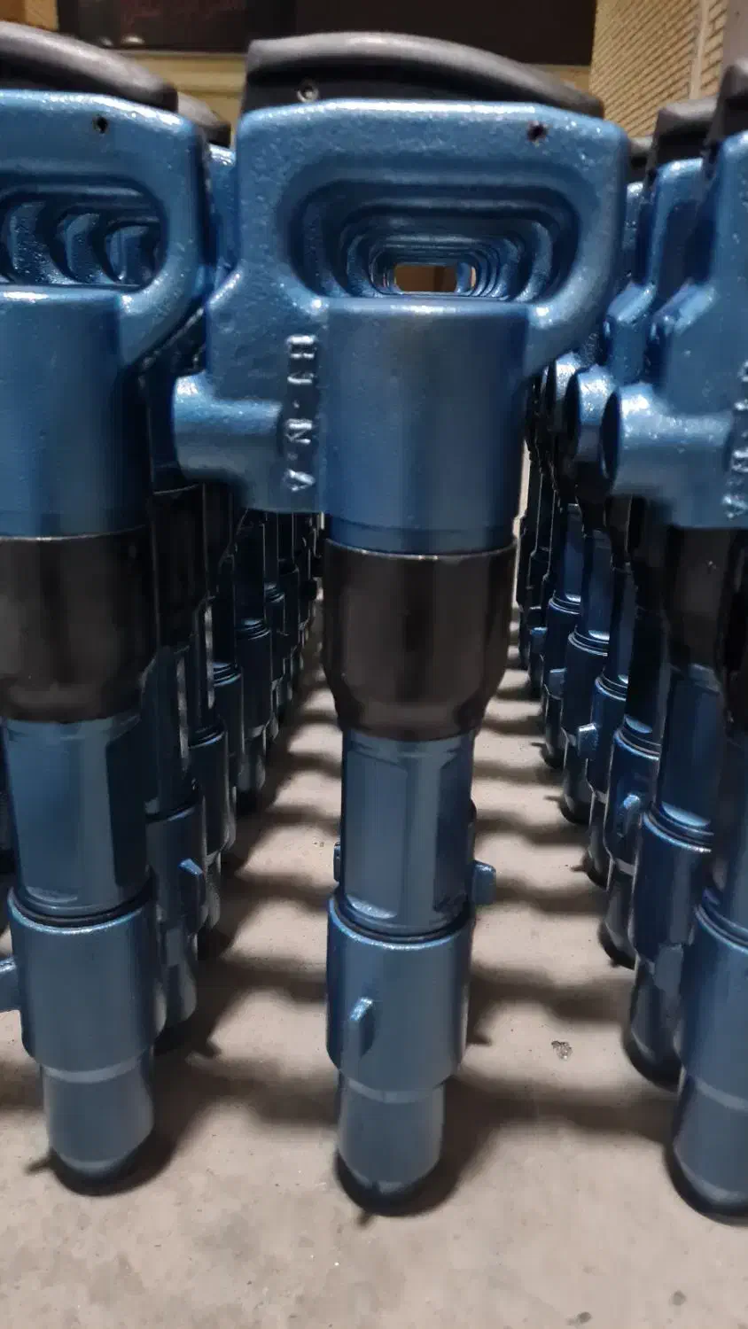 پیکور بادی (دژبر)|ابزارآلات|تبریز, |دیوار