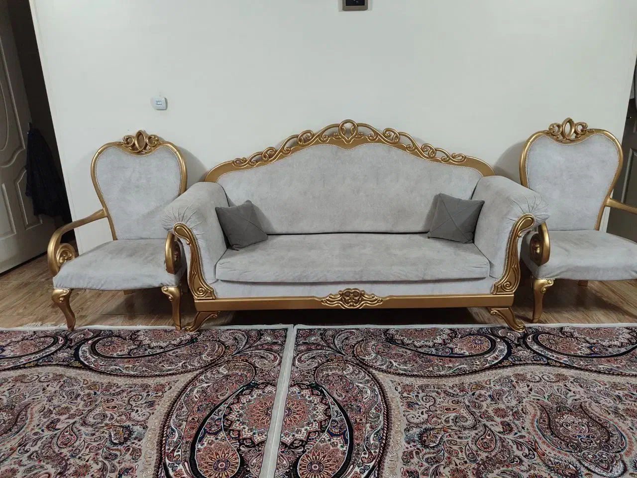 مبل سلطنتی|مبلمان خانگی و میز عسلی|باغستان, |دیوار