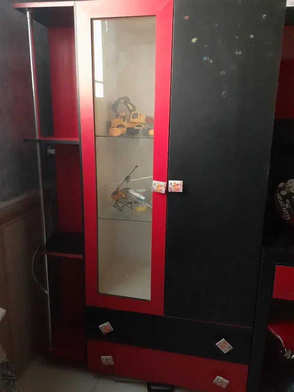 یه عدد میز تحریر در حد نو و کمد لباس|میز تحریر و کامپیوتر|رفسنجان, |دیوار