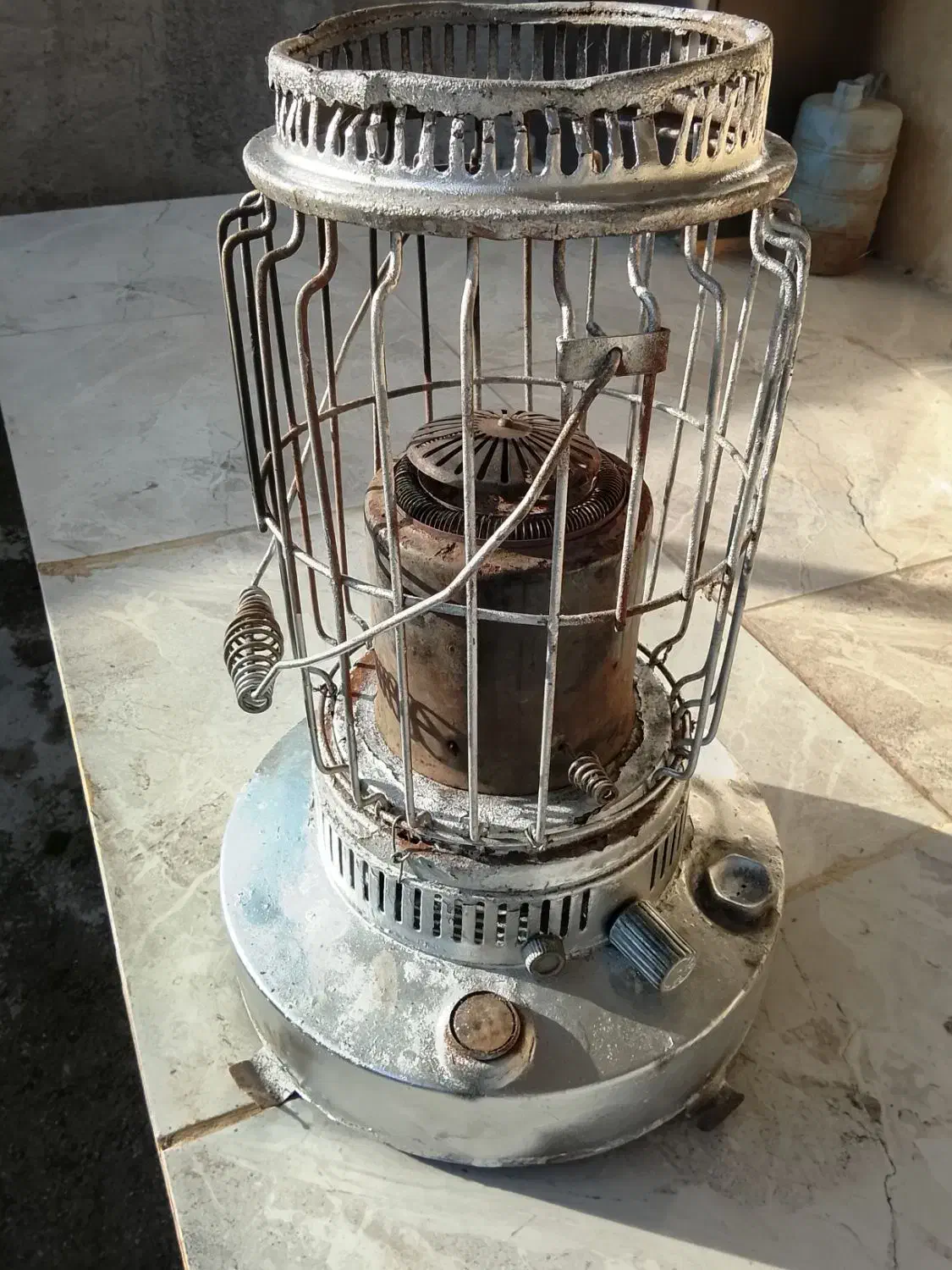 چراغ|کلکسیون اشیاء عتیقه|رشت, معلولین|دیوار