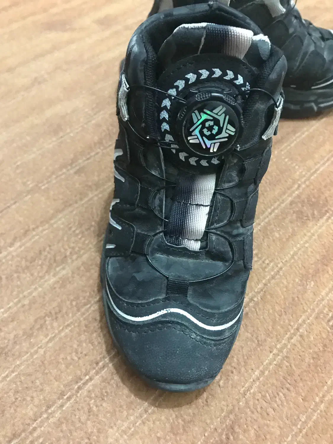 کفش پسرانه|کفش و لباس بچه|اندیشه, اندیشه فاز ۴|دیوار