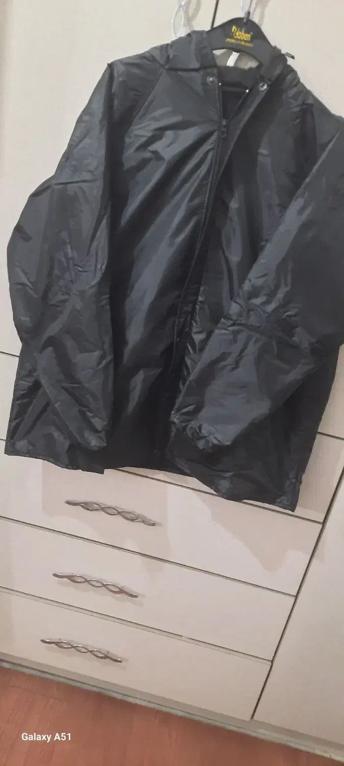 بارونی|لباس|رباط‌کریم, الارد|دیوار