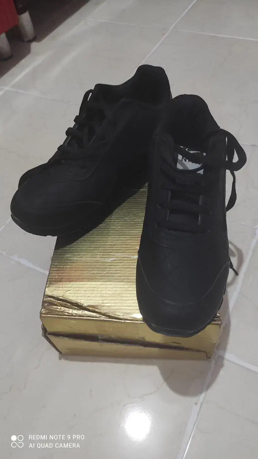 سه عددکتونی|کیف، کفش، کمربند|خورموج, |دیوار