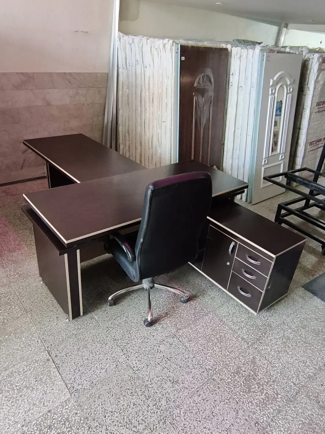 میز و صندلی اداری در حد|دفتر کار|یزد, |دیوار