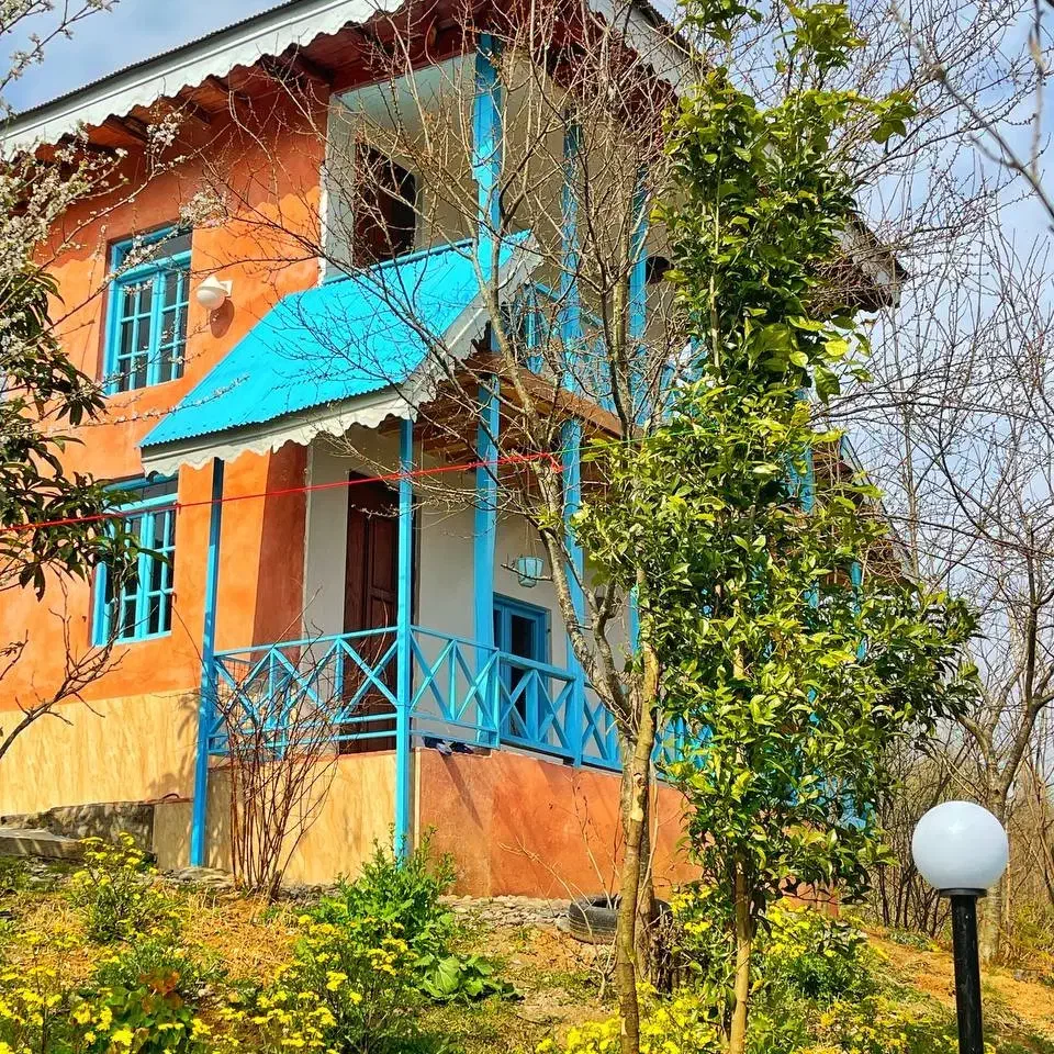 کلبه جنگلی با ویو بینظیر|اجارهٔ کوتاهمدت ویلا و باغ|رشت, باهنر|دیوار