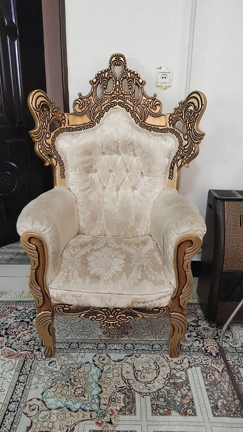 مبل سلطنتی 5نفره|مبلمان خانگی و میز عسلی|لاهیجان, بازکیاگوراب|دیوار