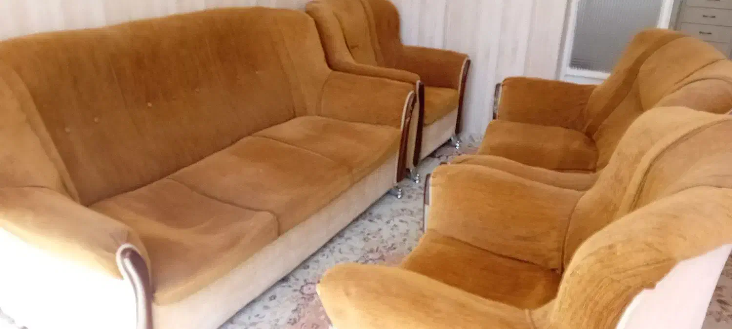 مبل راحتی ۷نفرس کمی کارکرده پارچش خیلی جنس خوبه|مبلمان خانگی و میز عسلی|سبزوار, قصبه اب یمین|دیوار