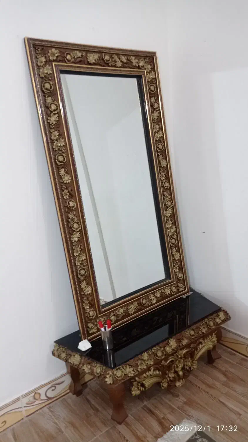 میز و آینه قدی،کاملا تمیز|آینه|نیشابور, ۲۲ بهمن|دیوار