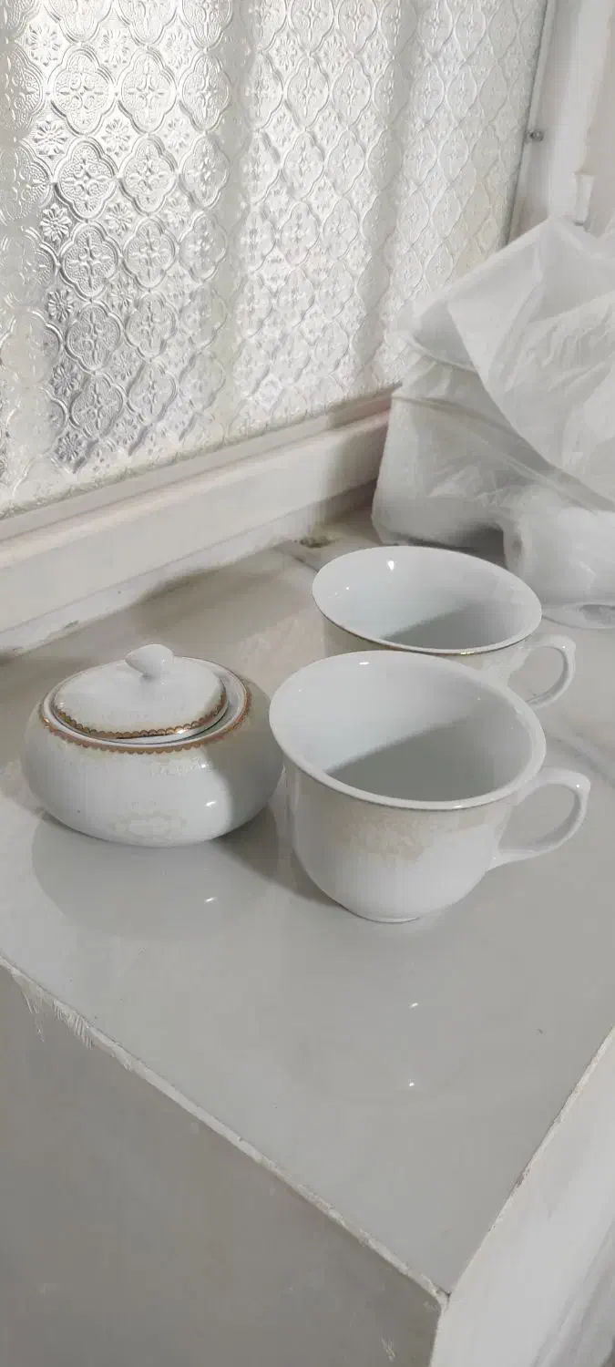 ۱۲ فنجان و ۲ قندان چینی|ظروف سرو و پذیرایی|بانه, |دیوار