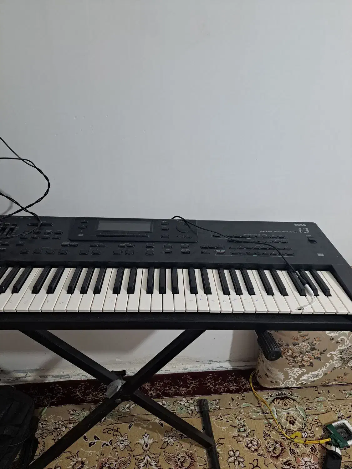 کیبورد و ارگ|پیانو، کیبورد، آکاردئون|ایوان, |دیوار