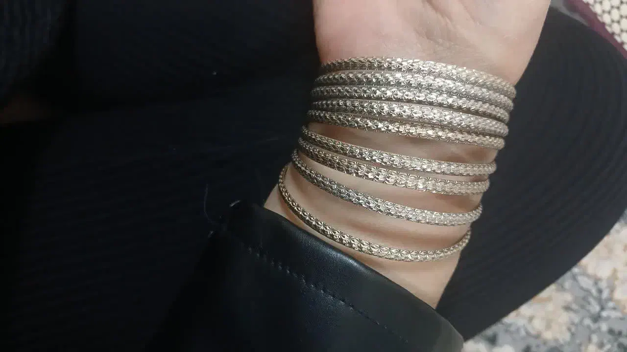 النگو|جواهرات|قم, نیروگاه|دیوار