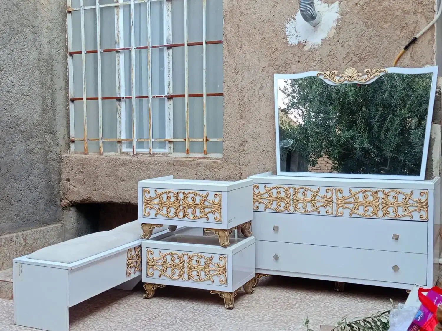 فروش تمامی وسایل تاج تخت یک جا هشت تومن|حراج|قم, امامزاده ابراهیم|دیوار