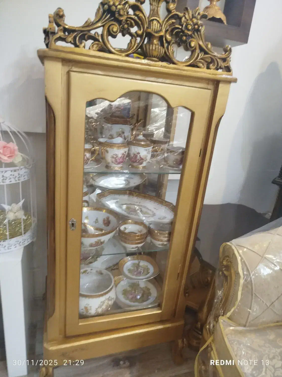 یک جفت ویترین طلایی|بوفه، ویترین، کنسول|اصفهان, عطار نیشابوری|دیوار