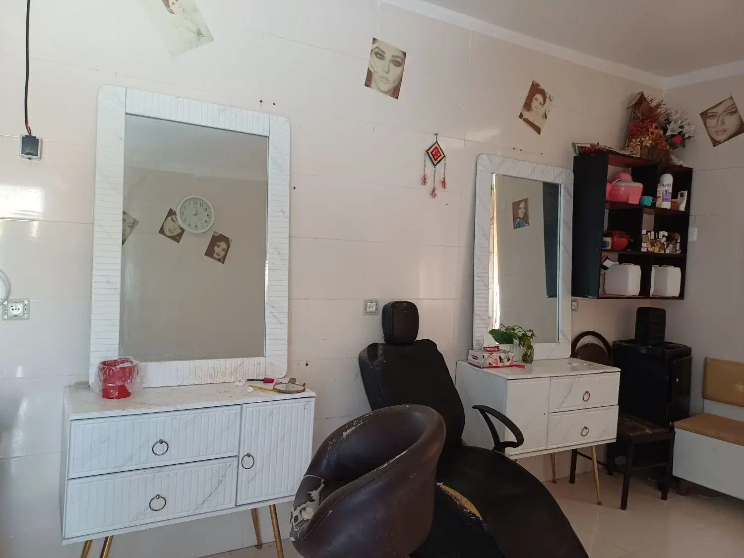 فروش دکور و صندلی آرایشگاه قیمت توافقی|آرایشگاه و سالنهای زیبایی|ارسنجان, |دیوار