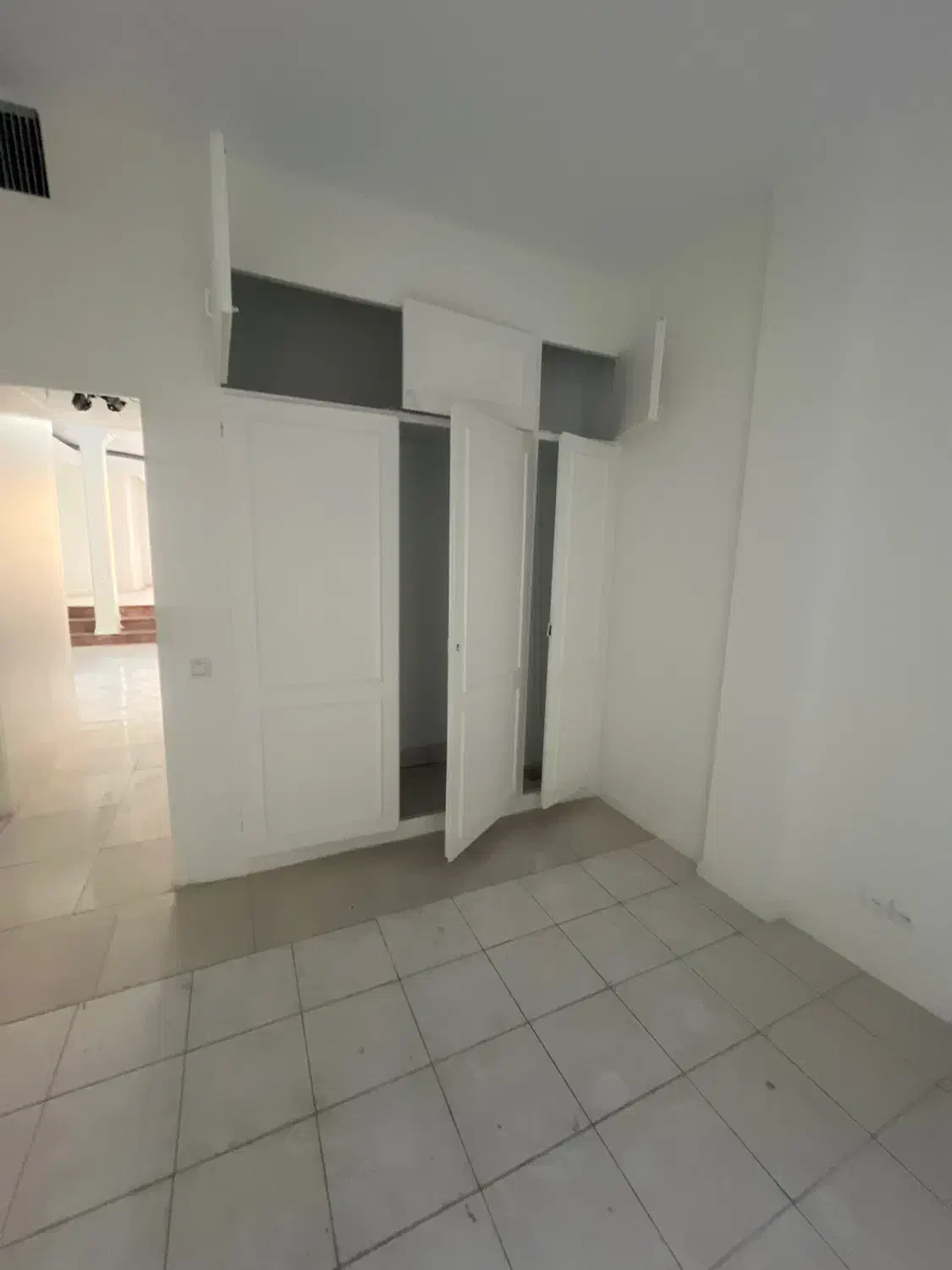 ۱۰۵متر دو خوابه حیاط اختصاصی و شبیه ب خونه ی کودکی