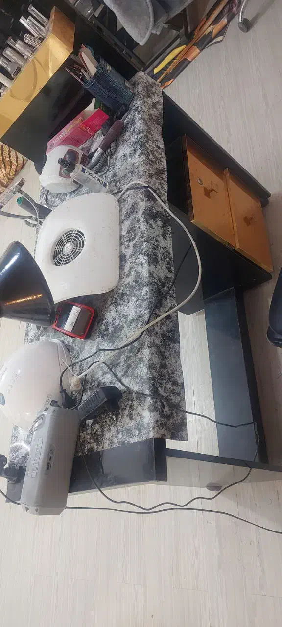 میز ناخن|آرایشگاه و سالنهای زیبایی|نیشابور, شریعتی|دیوار