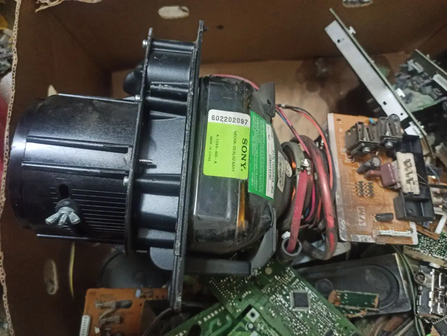 تلویزیون قدیمی|تلویزیون و پروژکتور|همدان, |دیوار