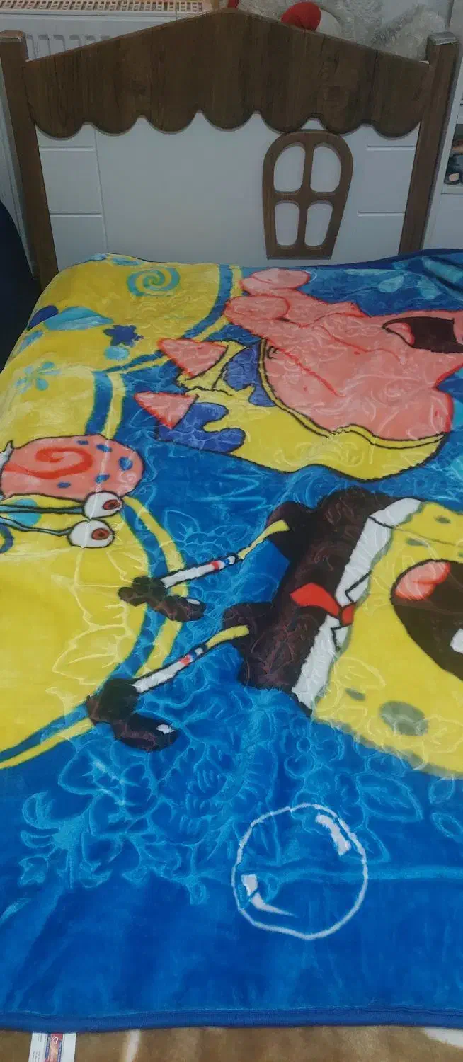 تخت یکنفره|تخت و سرویس خواب|صدرا-فارس, فاز ۱|دیوار