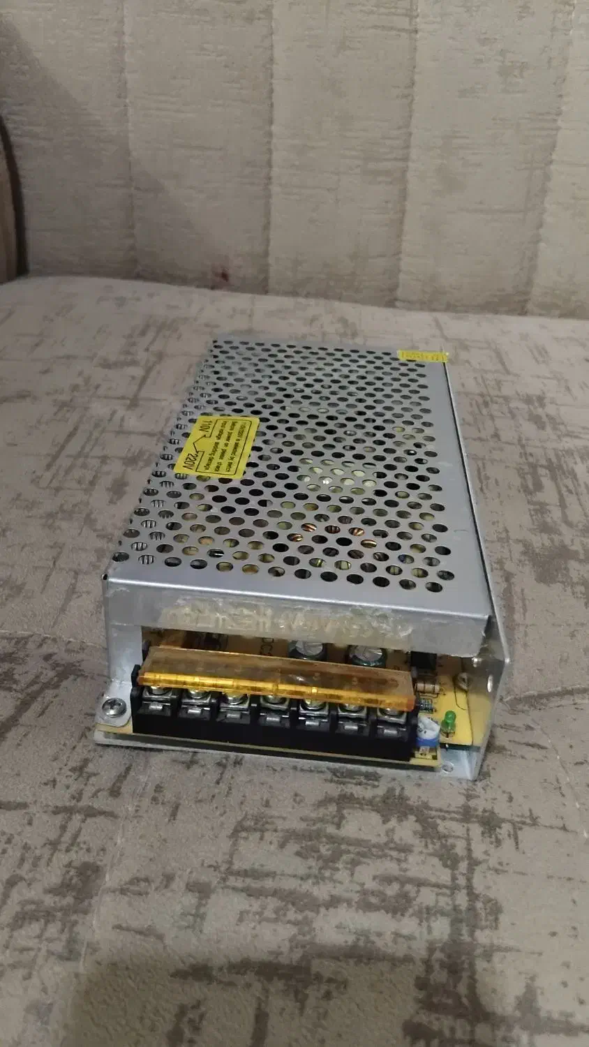 منبع تغذیه ۱۲ ولت ۱۵ آمپر|دوربین مداربسته|شیراز, کوشک میدان|دیوار